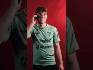 Read more about the article Walentynki? Wybór jest prosty! 🥰 #walentynki #mecz #gornikzabrze