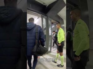 Read more about the article Nam też jest ciężko w to uwierzyć… 👀 #lechpoznań  #football #shorts #kolejorz #sports  #soccer