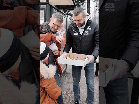 Read more about the article Gdańsk osłodzony! Tłusty czwartek z #gdańskimilwami | Trefl Gdańsk #Shorts
