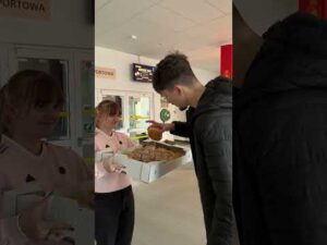 Read more about the article PĄCZKI CZY FAWORKI? 🤔🍩 #legia #basketball #plkpl #sport #koszykowka #legiakosz #tłustyczwartek