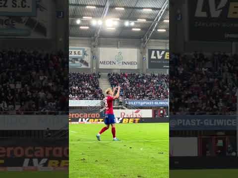 You are currently viewing UWIELBIAMY TE MOMENTY! 😍 #rakówczęstochowa #piastgliwice #piłkanożna #football #celebration