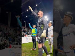 Read more about the article Cała Polska wie, jak Kolejorz bawi się 🙌🏻🙌🏻🙌🏻 #lechpoznan #shorts #footballfans