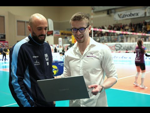 You are currently viewing II trener Metalkasu Pałacu Dominik Żukowski po wygranym meczu z Mogilnem