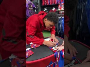 Read more about the article ADAM W GALERII JURAJSKIEJ 🤩 #rakówczęstochowa #ekstraklasa #piłkanożna #football #footballplayer