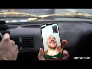 Read more about the article „Telefon do przyjaciela, wizyta na hokeju i spotkanie przy kawie” – Specjalna akcja w maluchu