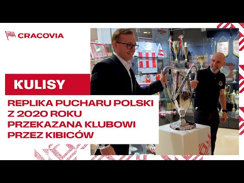 Read more about the article PRZEKAZANIE REPLIKI PUCHARU POLSKI | Cracovia Old School dla KS Cracovia S.A. | #dzieńkibica