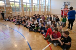 Read more about the article LEKCJA Z RESOVIĄ W SZKOLE PODSTAWOWEJ W WIERCANACH