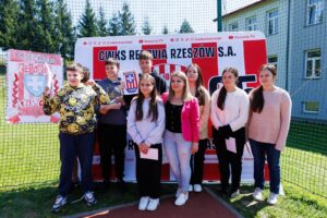 Read more about the article „LEKCJA Z RESOVIĄ” W SZKOLE PODSTAWOWEJ W BŁĘDOWEJ ZGŁOBIEŃSKIEJ