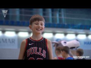 Read more about the article ” Integracja i wspólna zabawa” – Trening dla uczestników akcji ” Z Klasą pod Koszem”