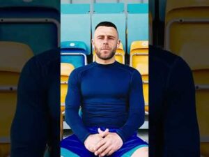 Read more about the article A tego pana znacie? Patryk Małecki zaprasza Was na mecz Wigier! Piątek, godzina 18:00