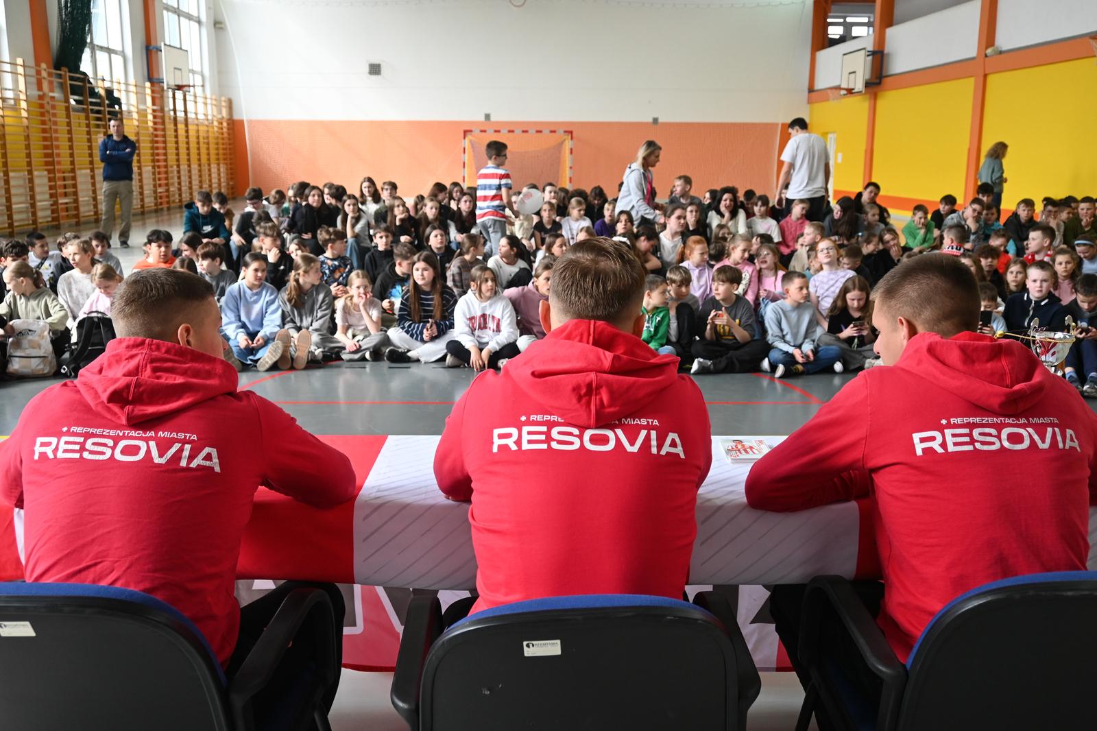 You are currently viewing „LEKCJA Z RESOVIĄ” W SZKOLE PODSTAWOWEJ W GŁOGOWIE MAŁOPOLSKIM