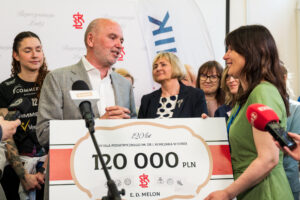 Read more about the article 120 tys. zł dla szpitala Korczaka od Wielosekcyjnego ŁKS