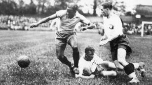 Read more about the article Ciekawa historia meczów z Polonią Warszawa