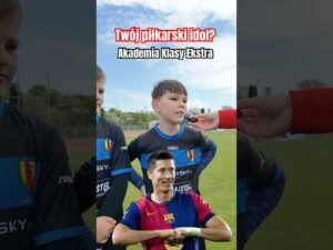 Read more about the article ⚽️Kto jest Twoim piłkarskim idolem?” – pytamy młodych zawodników na turnieju #AkademiaKlasyEkstra🔥