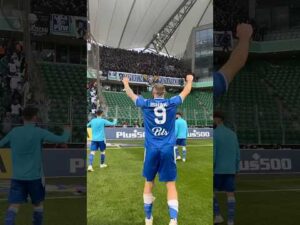 Read more about the article Hej, Siri, pokaż mi jak wygląda prawdziwa radość 🥳🥳 #lechpoznań #football #kolejorz #shorts