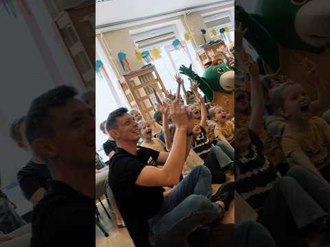 You are currently viewing „Ekomisja” z Rafałem i Mustim w gdańskim przedszkolu „Niezapominajka” | Trefl Gdańsk #Shorts