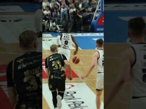 Read more about the article FLYYY!!! 🫣 #dunk  #legia #basketball #plkpl #sport #nba #basket #koszykowka