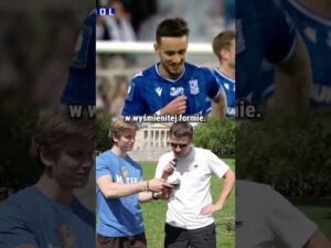 Read more about the article Oby jak najwięcej takich bramek w nowym sezonie 💙🤍 A Ty jakbyś skomentował te akcje? 👀 #football