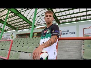 Read more about the article Wzmacniamy siłę ognia! Oliwier Jarosz piłkarzem „Brunatnych”