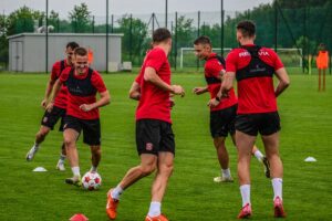 oboz tuszownarodowy lato2025 6 300x200 1 | AleMecz.pl