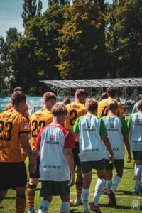 Hutnik Resovia 14 min 200x300 1 | AleMecz.pl