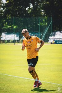 Hutnik Resovia 18 min 200x300 1 | AleMecz.pl