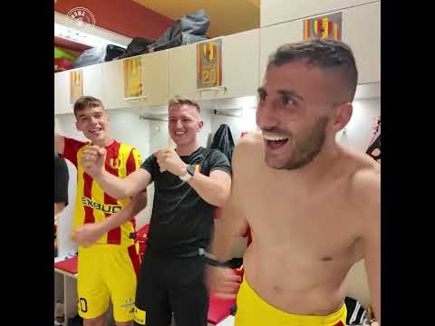 Read more about the article RADOŚĆ W SZATNI KORONY PO MECZU Z RADOMIAKIEM! 🔥💛❤️