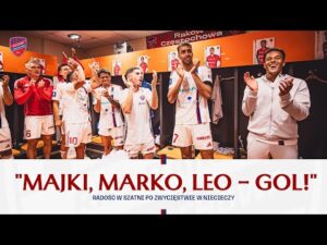 Read more about the article „KTO WYGRAŁ MECZ?!” | Świętowanie zwycięstwa z Brul-Bet Termalicą w szatni