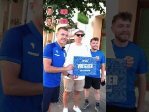 Read more about the article Kto rozda więcej voucherów na mecz z Genkiem… W 5 minut ⏰🤯 #lechpoznań #football #kolejorz #shorts