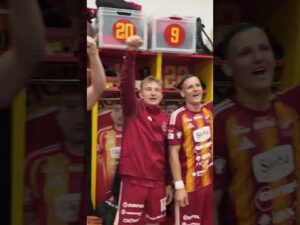 Read more about the article Radość w szatni po wygranej z Wartą Poznań