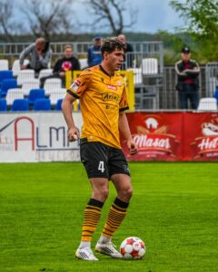 23C908B8 5F18 404F 983E E03C1CEDF396 240x300 1 | AleMecz.pl