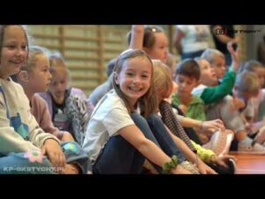 Read more about the article ” Zawsze prymus i świadectwo z paskiem” – Piłkarze odwiedzili uczniów w Bieruniu!