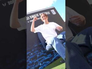 Read more about the article Na stadionie czy w mieście – doping dla Kolejorza słychać wszędzie 🤩 #lechpoznań #fans #shorts