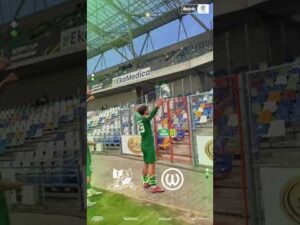 Read more about the article BRAMKA STADIONY ŚWIATA W WYKONANIU KACPRA RYCHERTA! 🤯🔥 #wartapoznań #piłkanożna #football