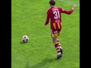 Read more about the article Gol Jakuba Żywickiego z meczu przeciwko Stali Stalowa Wola (05.10.2025)