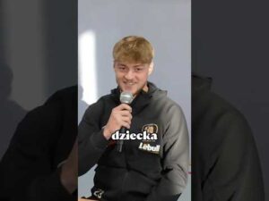 Read more about the article Odwieczny spór 😎 A Wy? Real czy Barcelona? #piastgliwice  #realmadrid #barcelona #football