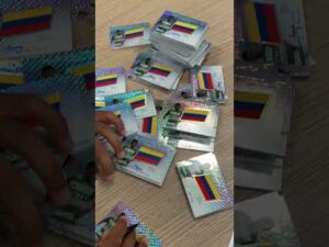 Read more about the article Nasi piłkarze podpisali specjalne karty przygotowane przez partnera PKO BP Ekstraklasy – SportZoo🖊️