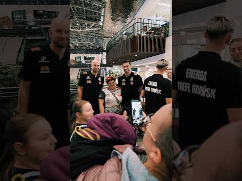 Read more about the article #gdańskielwy zaprezentowane w Forum Gdańsk! 🦁🏐 | Energa Trefl Gdańsk #Shorts