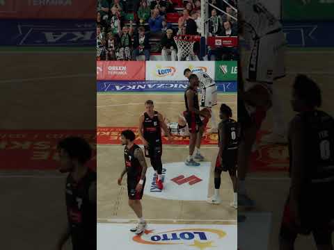 You are currently viewing WOJTEK TOMASZEWSKI WRÓCIŁ! 🏀#legia #basketball #plkpl #nba #basket #koszykowka #sports #dunk