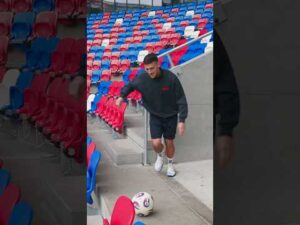 Read more about the article SHOOTING CHALLENGE – JANŻA 🆚 SOW 🎯 #challenge #footballskills #soccershorts