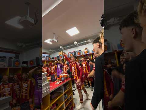 You are currently viewing Dobra energia z szatni po wygranej z Hutnikiem Kraków