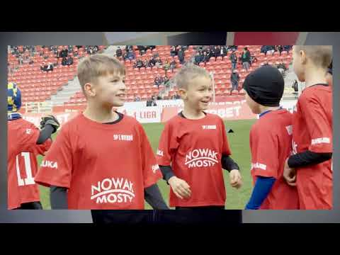 You are currently viewing Specjalne koszulki, kamery w szatni i wywiady. Wyjątkowy finał na murawie E7!