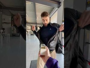 Read more about the article MAM ICH! 🕷️😂 #prank #spider #spiderbox #halloween #zaksa #shorts