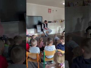 Read more about the article C̷a̷ł̷a̷ ̷P̷o̷l̷s̷k̷a Jakub Mądrzyk czyta dzieciom! 📚