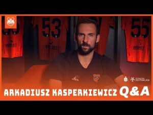 Read more about the article „PYTANIE Z TRYBUN” [ODCINEK 3] – ARKADIUSZ KASPERKIEWICZ