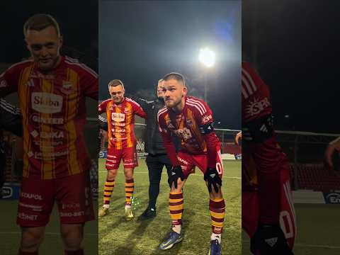 Read more about the article Na dobranoc zapraszamy jeszcze do drużynowego kółeczka 💛🤍❤️