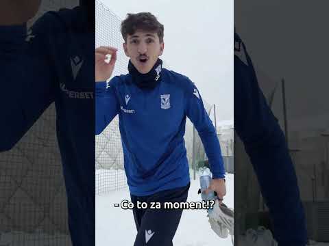 You are currently viewing Nie ma to jak trening w śniegu! ❄️☃️👊🏻 #lechpoznań #football #conferenceleague #shorts