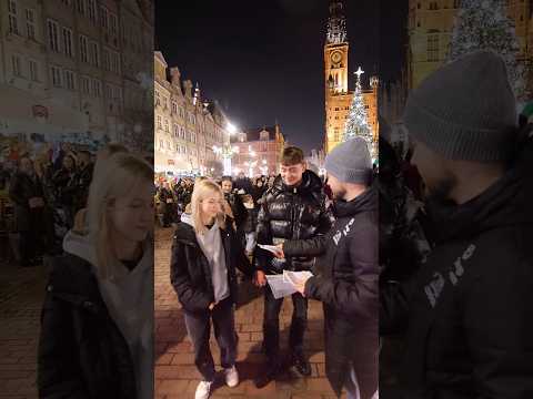 Read more about the article Mikołajkowe prezenty od #gdańskichlwów i Śliwki w Kompot 🎅 | Energa Trefl Gdańsk #Shorts