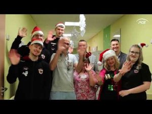 Read more about the article Mikołajkowe odwiedziny PGE Spójni Stargard oddziału pediatrycznego szpitala w Stargardzie