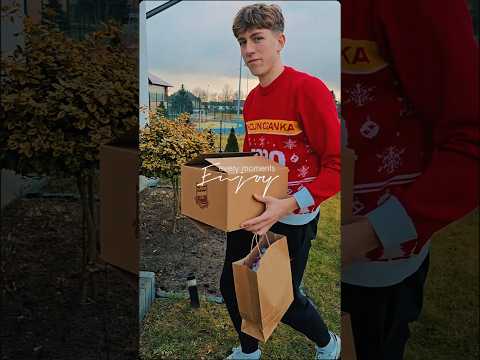 You are currently viewing Spełniamy marzenia przed Świętami. Z Kubą Żywickim odwiedziliśmy 7-letniego Floriana z Karsina